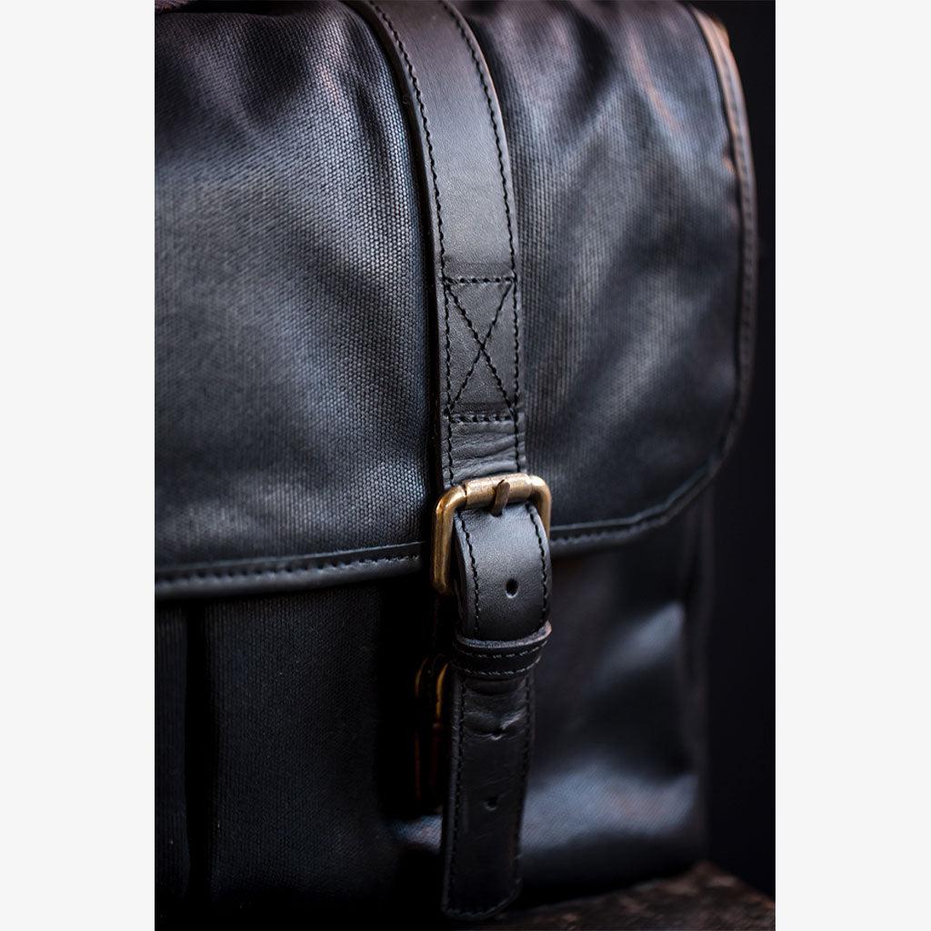 Edizione limitata: borsa per fotocamera in tela cerata nera Roma
